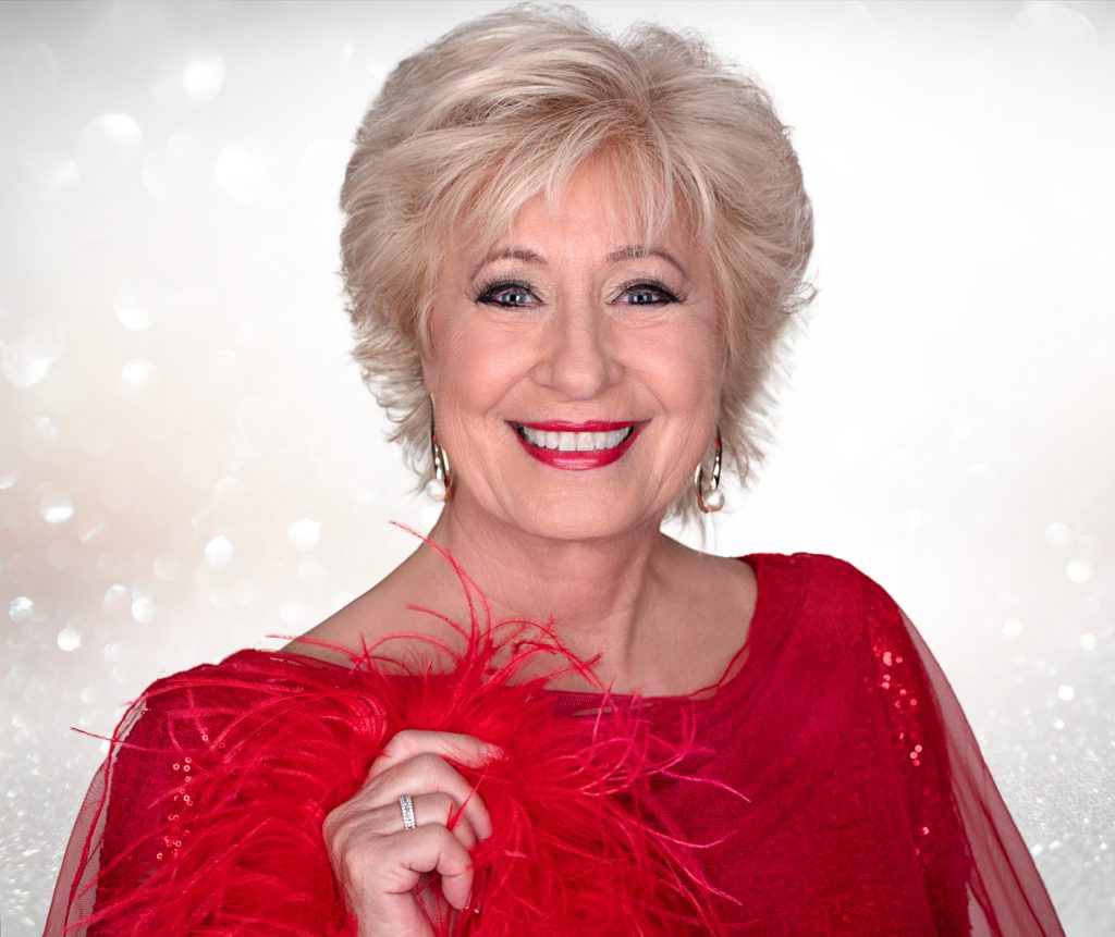 Birthe rød kjole headshot