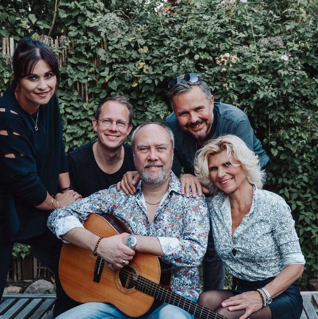 Halberg & friends band 1